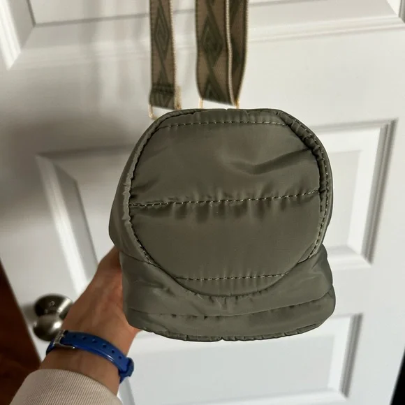 Wanderfull Quilted Sage Crossbody Convertible Hydrobag Waterbottle Purse NWT - Picture 14 of 16